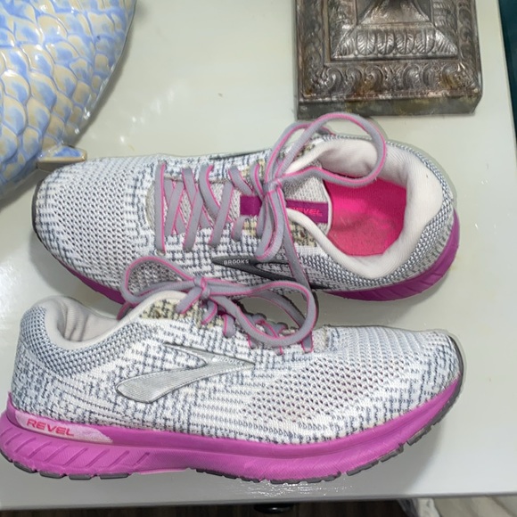 BROOKS Revel 3 Women’s Running Shoes size 8.5. Still in good used condition! - Picture 5 of 6
